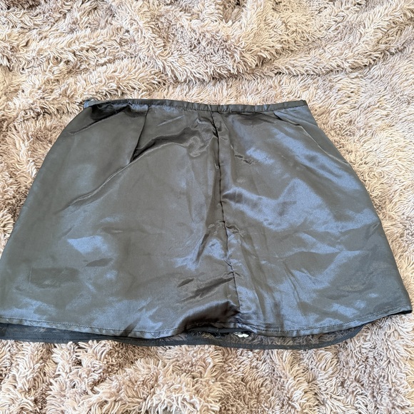 Forever 21 Silver sequin shimmer mini skirt - Picture 6 of 9